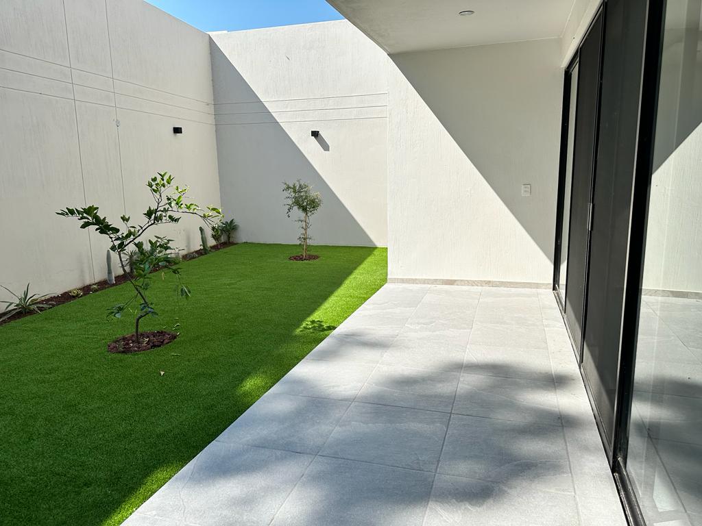 Lakeside Rentals & Management English